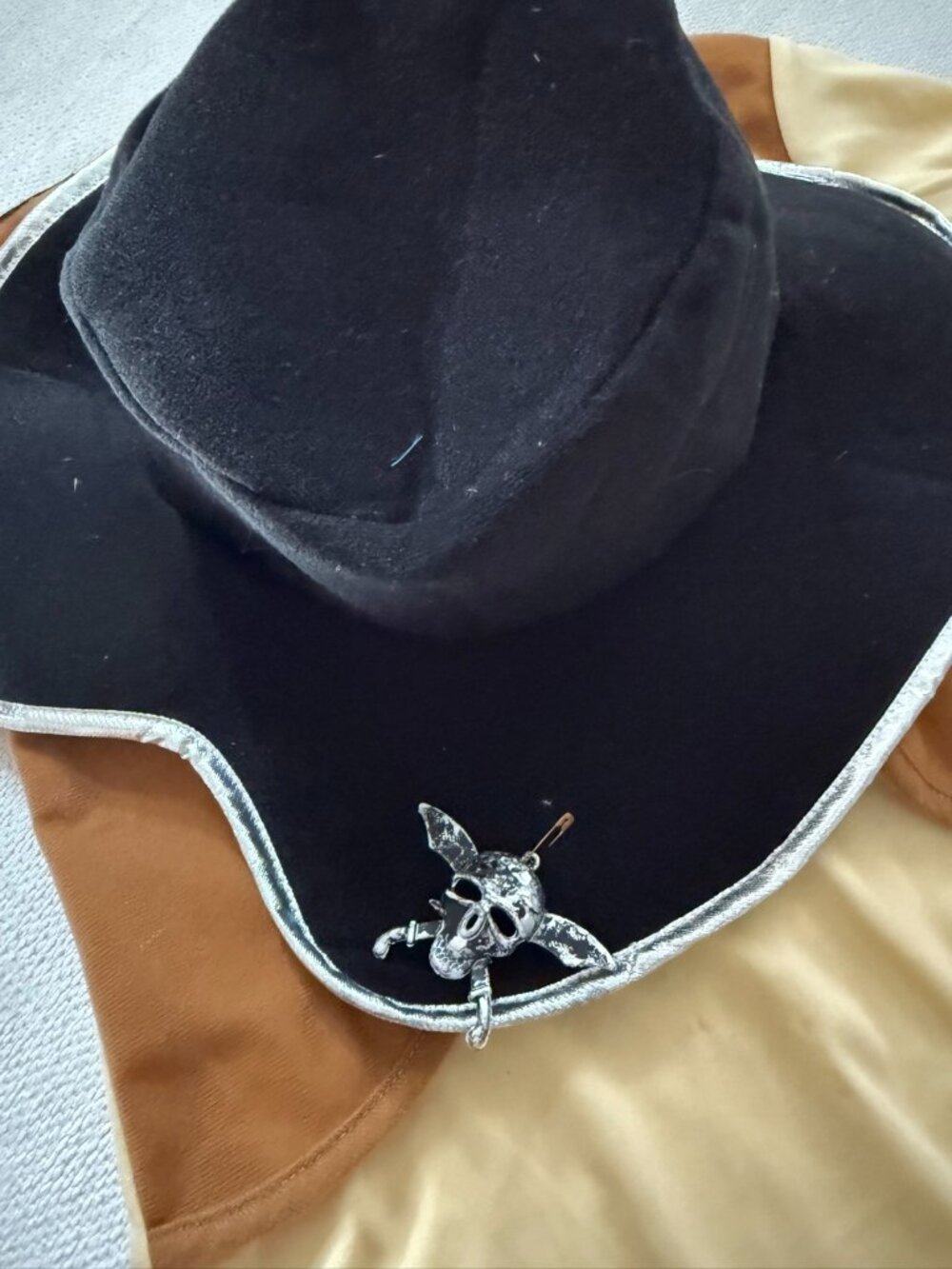 Kids Pirate Costume Set - Tricorn Hat & Skull Pin Pirate Shirt, Size 5-7